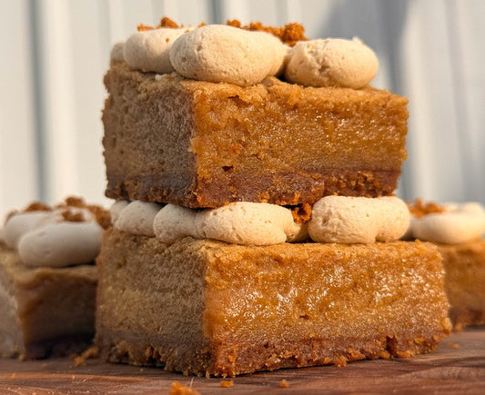 Crispa Biscoff Blondie from Bella Dolce Bakery, an extreme brownie with a golden caramel Biscoff flavor and crispy texture.